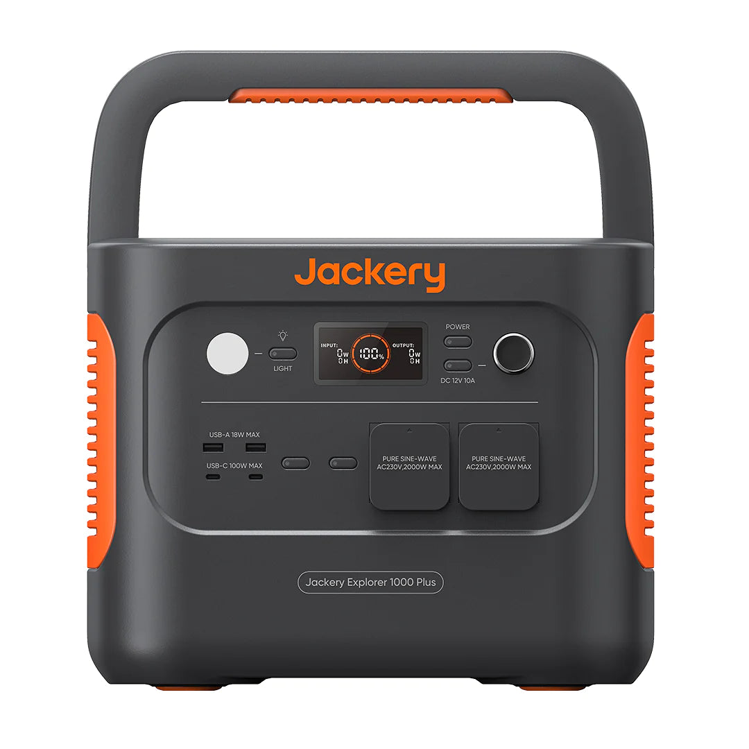 Jackery Explorer 1000 Plus tragbare Powerstation – Frontansicht mit Klappgriff, Display und zwei Schuko-Steckdosen
